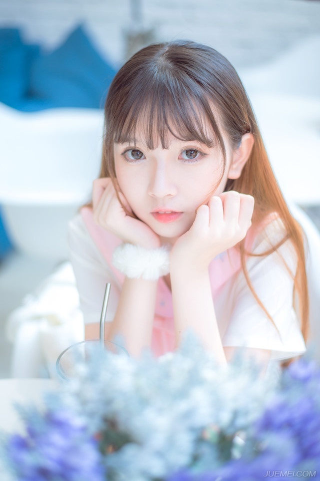 “此人与我等并非一条心，留之无用，甚至日后还会坏事。”法正摇了摇头，淡漠道。